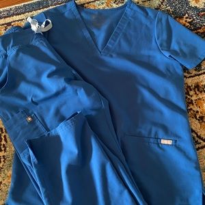 Size medium royal blue FIGS